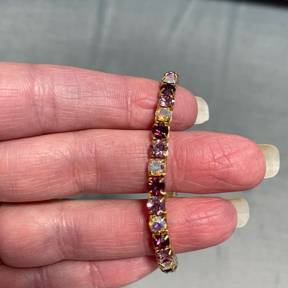 Vintage goldtone stretch bracelet with purple & pink gemstone on square settings - Picture 6 of 6